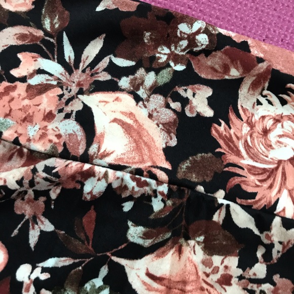 🎉HP🎉 🌸Floral Pencil Skirt 🌸 - Picture 5 of 8